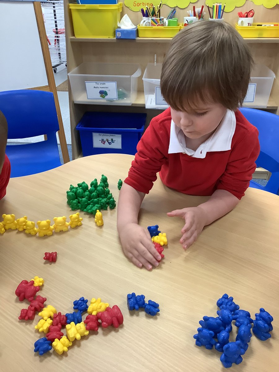 HasReception's tweet image. Super sorting today in magic maths. We arranged them all by colour, how clever! 

#EYFS
#MagicMaths