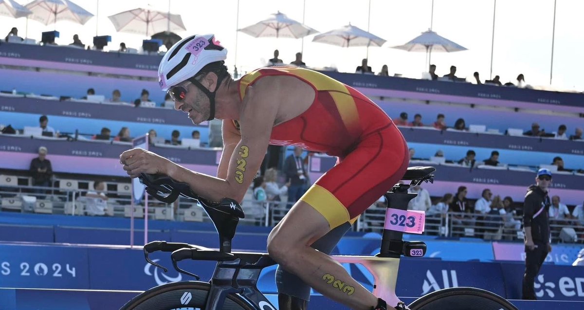 El material #cycling  Bollé de Dani Molina en los Juegos Paralímpicos triatlonchannel.com/2024/09/16/el-…
