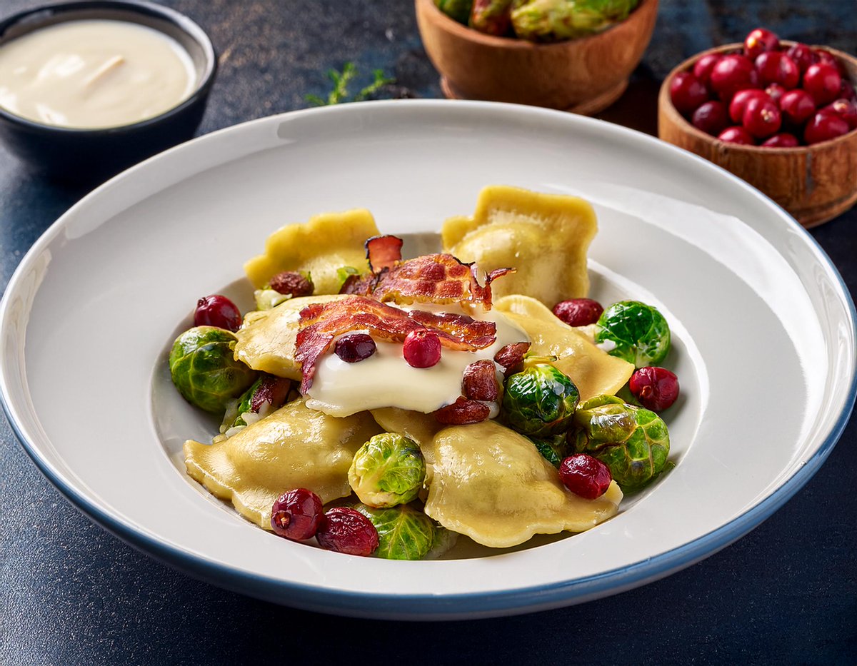 Der Herbst hat Einzug gehalten &amp; mit ihm die Wildzeit 🍂 Im #DELI1993 gibt's diese Woche u.a. «Herbstliche Hirschravioli», mit Rosenkohl, Speck, Preiselbeeren &amp; Weissweinrahmsauce 🤤technopark.ch/fuer-mieter/es… #technopark_zh #lunch #restaurant 🖼 Generiert mit Adobe Firefly 🤖