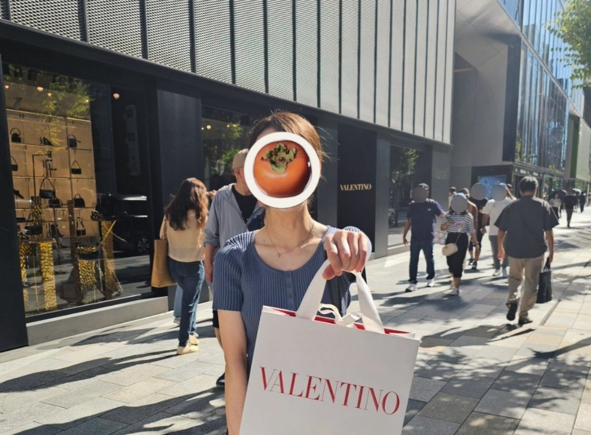 ざきこ30代突入でございます。
皆様お祝いのメッセージありがとうございます。
プレゼントにValentinoのリング頂きました(ヴァレﾝｷﾞノさんと記念ツーショ)。
本当に色々なことがあったけど、バンタンに出会えて皆様と繋がれて、ありがたい20代でした。これからもよろしくお願いいたします😻