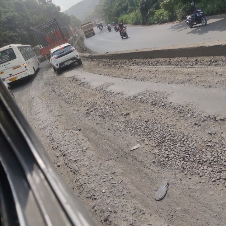 This is called shamelessness at its peak by State PWD. <a href="/CMOMaharashtra/">CMO Maharashtra</a> sir your <a href="/mahapwdofficial/">MahaPWD</a> has totally messed up the Ghodbunder Road, ignoring Thane City residents lives, we all are left to die on such roads. #thane #mumbai