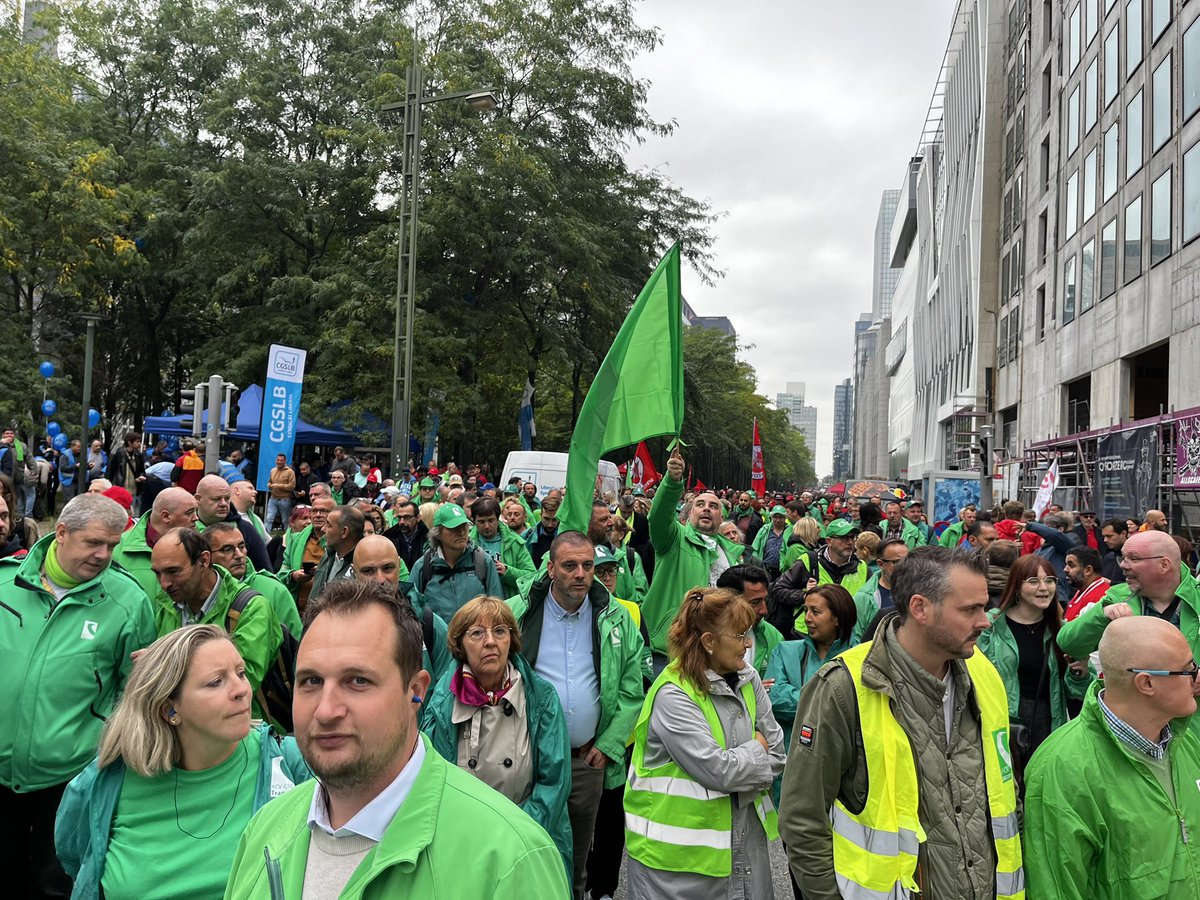 KoenDeMey's tweet photo. Manifestatie voor het behoud van onze industrie in België. Transcom op post !! https://t.co/dnL0fri80j