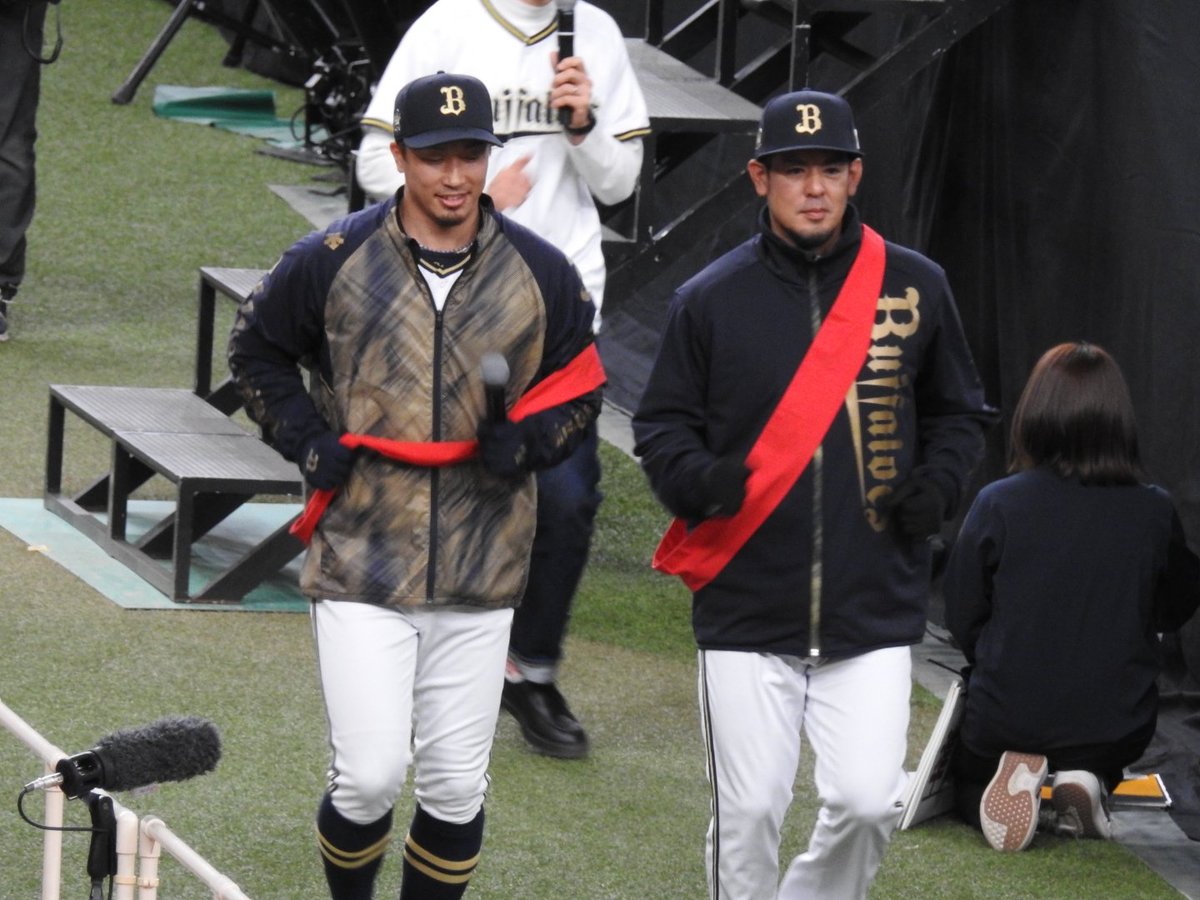 baseballista89's tweet image. 絶対土下座はしない二人😂😂
#安達了一
#比嘉幹貴
#Bs2023