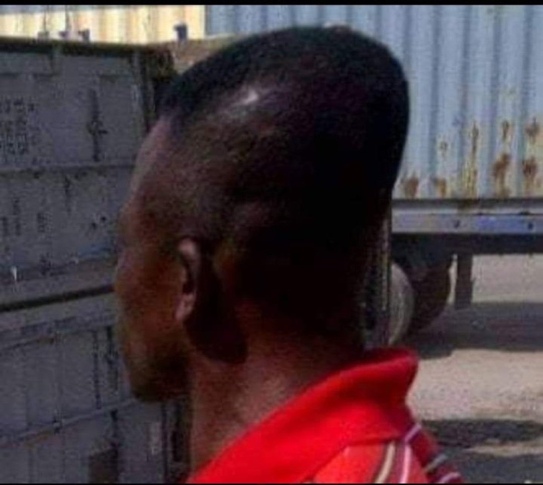 The difference between papa Joy and your jollof boyfriends 

Frame 1 

- Came legally 
- Mama Joy knows the family of papa Joy in 🇫🇷 
- Comes from a developed country 

Frame 2 

- Jumped the boarders 
- Have a wife and kids back at home 
- Stolen identity 
- Selling Drugs