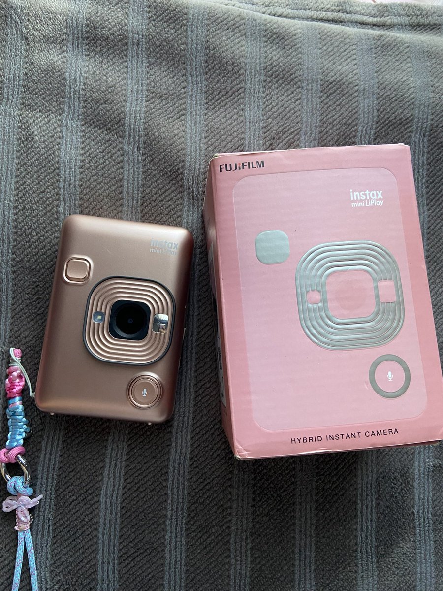 geraIdinda's tweet photo. WTS (WANT TO SELL)

Fujifilm Instax Mini Liplay

📷 Mulus (jarang di gunakan) 
📷 Semua tombol &amp; LCD berfungsi
📷 Strap bawaan (bukan yang di foto)
📷 Box Lengkap beserta isi nya

Price : Rp2.000.000 (nego tipis) https://t.co/gCo19k2LU6