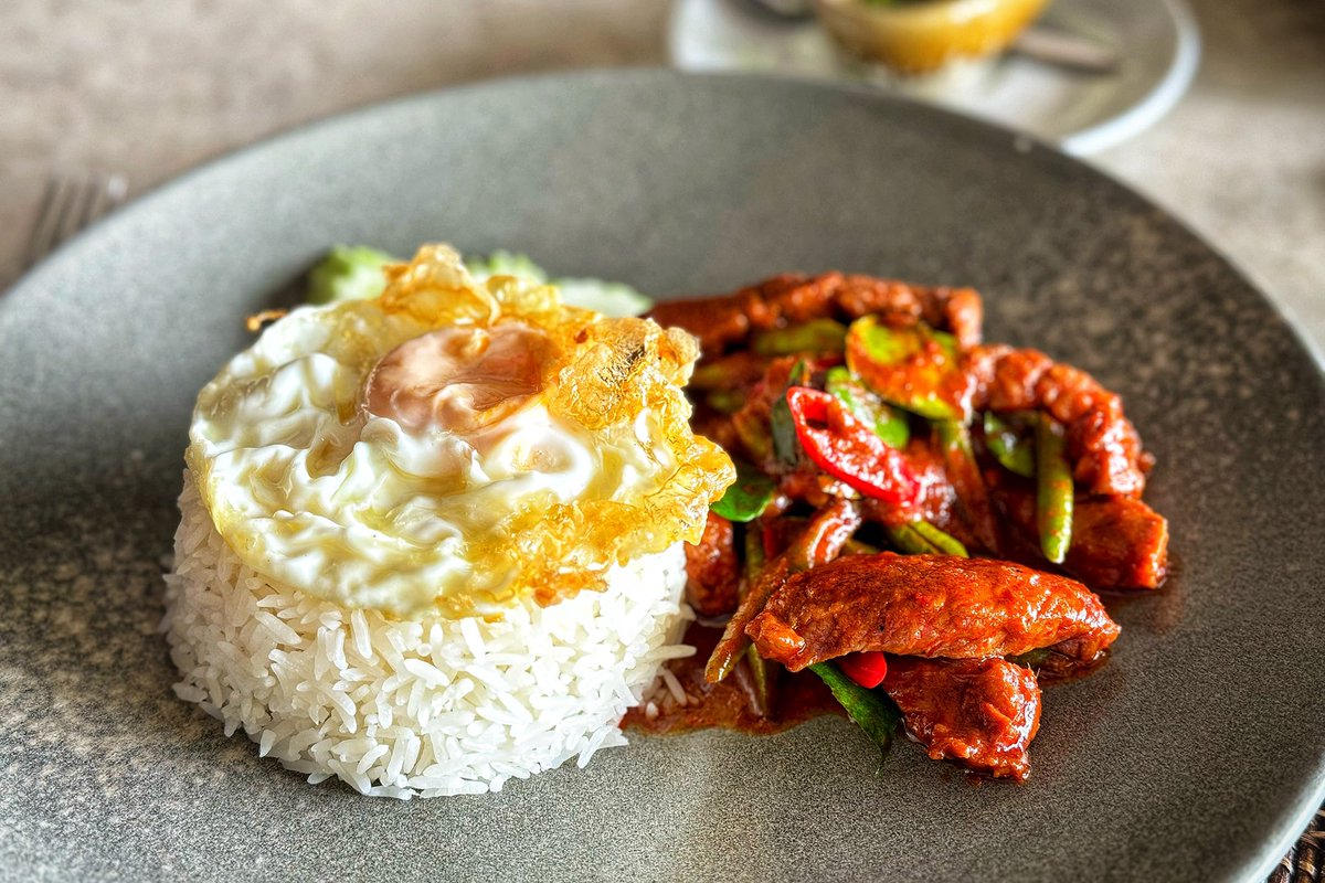 Sirloin ผัดพริกแกง