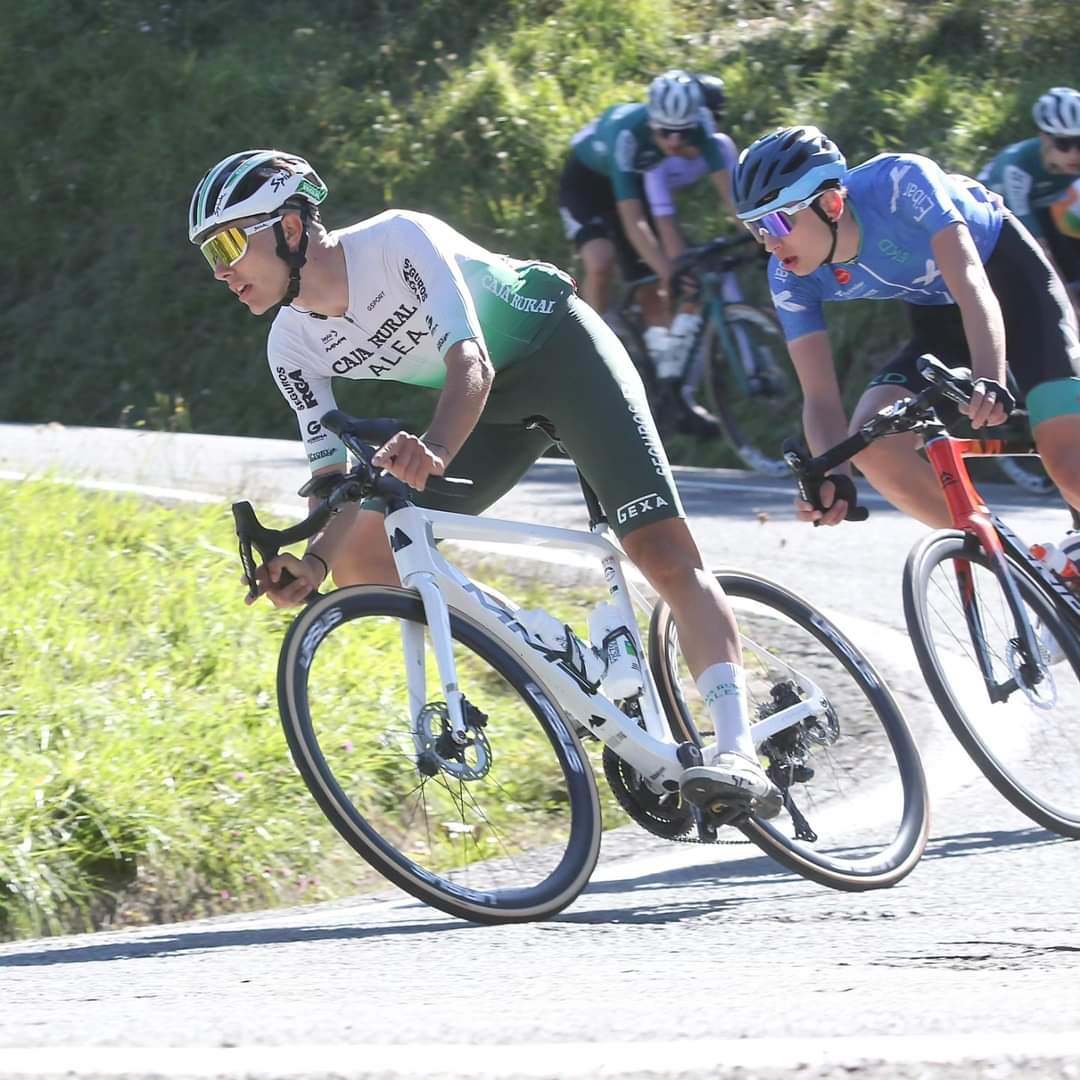 FilialCajaRural's tweet photo. ✅ De repente, tras el magnífico trabajo de toda la temporada, @la_javineta estrenó su casillero de triunfos, además, por partida doble.

🤕 La nota negativa fue la fractura en el codo de Mikel Uncilla, a quien deseamos una pronta recuperación.

📸 @oskarmatxin

#SúmateAlVerde 💚 https://t.co/e8PXdtcgQQ