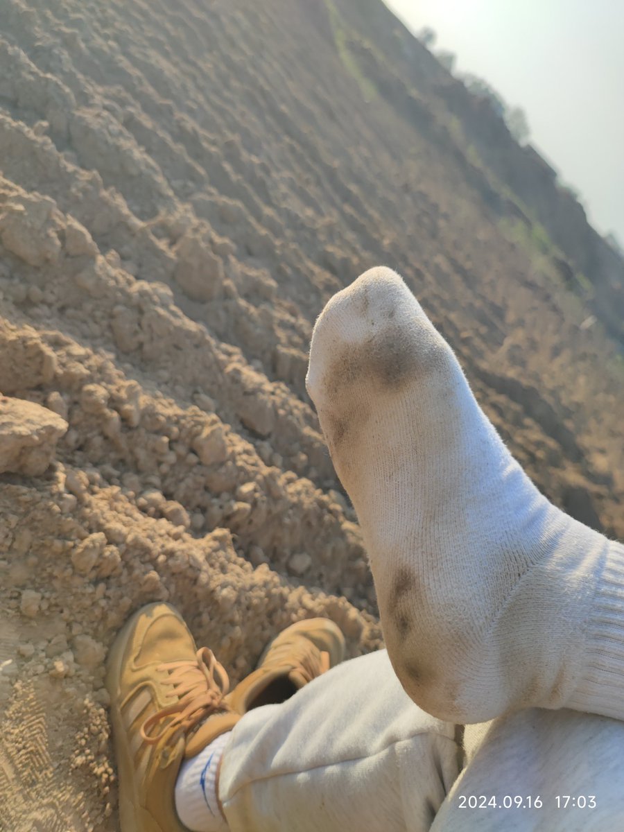 DangYu4's tweet photo. 工地上袜子好容易脏 https://t.co/aUnaXg67VJ