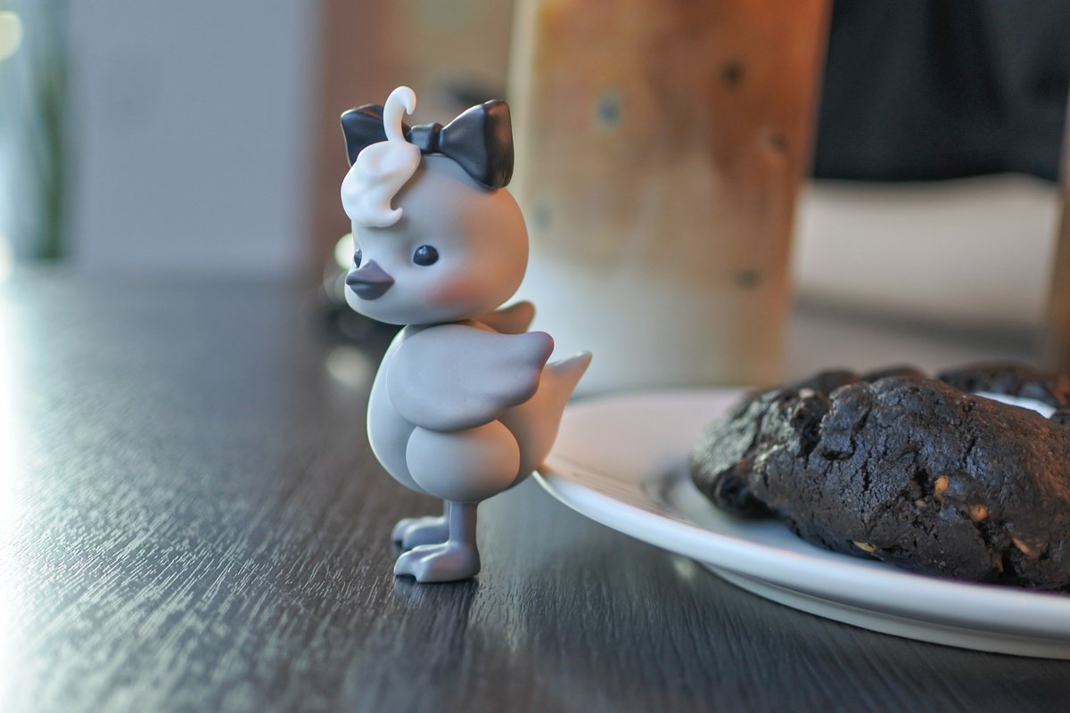 회색 오리에는 무슨 아이템이 어울리려나..
채도 있는거 얹으니까 다 뱉어버려서
뭘로 꾸며줘야할 지 모르겠ㅅ

바디 부분이 허전한데 ㅠㅠ 뭘 입혀야하즤