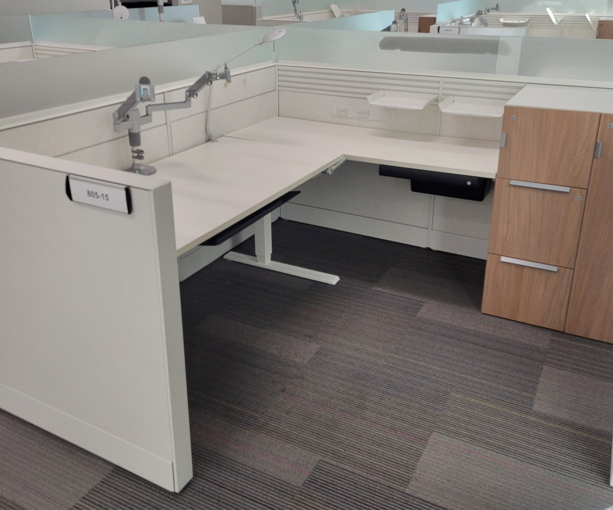 MikeREdeUSE's tweet image. 58 Beautiful #Teknion Leverage Stations have been re-purposed by our dealer partner in #Ottawa Storm White Frame, w/White surfaces, light Grey fabric &amp;amp; a two tone 42" high personal tower. These are being dismantled, packed up &amp;amp; shipped out today! A great way to spend a Sunday!