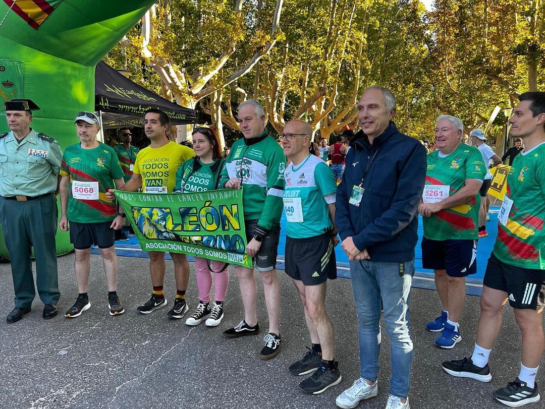 MqGuardiaCivil's tweet photo. #MuyGrandes 💚🇪🇦🫡
Celebración de la V Correría Guardia Civil Zaragoza. En esta ocasión la donación ha sido para la asociación de la que nuestro compañero Cobos es embajador: "Todos somos Iván".
#crossfit #crossfitter #crossfitespaña #crossfitaddict #running #runner https://t.co/x6y1BJ7ipd