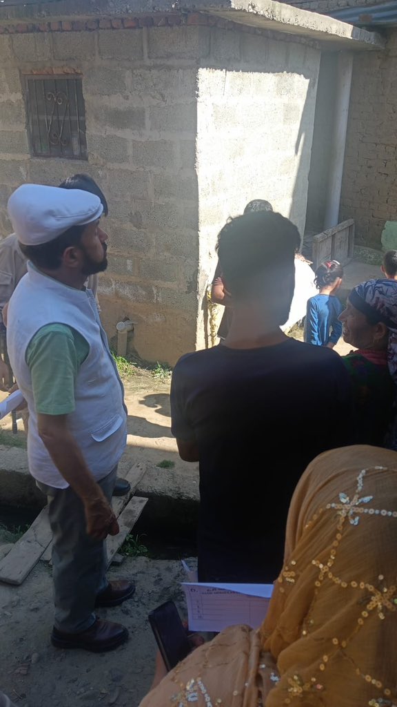Nazir_Laway's tweet photo. Door to door at Chawalgam
@JKPCOfficial @JkpcKulgam https://t.co/6Ujz5ceDNC