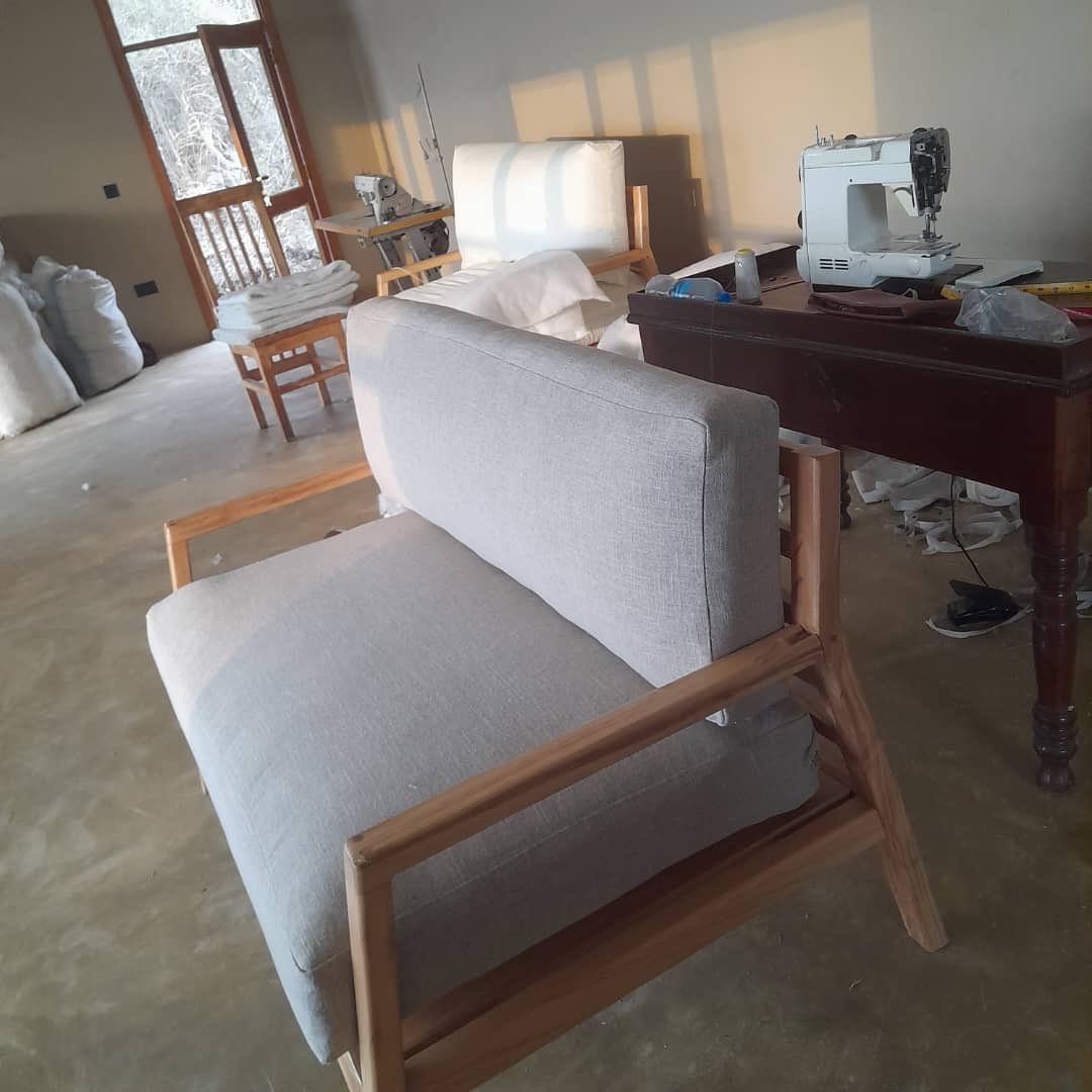 wekesa_amos's tweet photo. Mwamba lodge Tarangire 

Gladys the Ugandan tailor camped at Mwamba Lodge Tarangire to finish with cushions. 

A Ugandan team is at Mwamba lodge for at least 2 weeks. Manager of primate lodge is also there to Asher in recently hired management of the lodge https://t.co/wh2HQliWNA