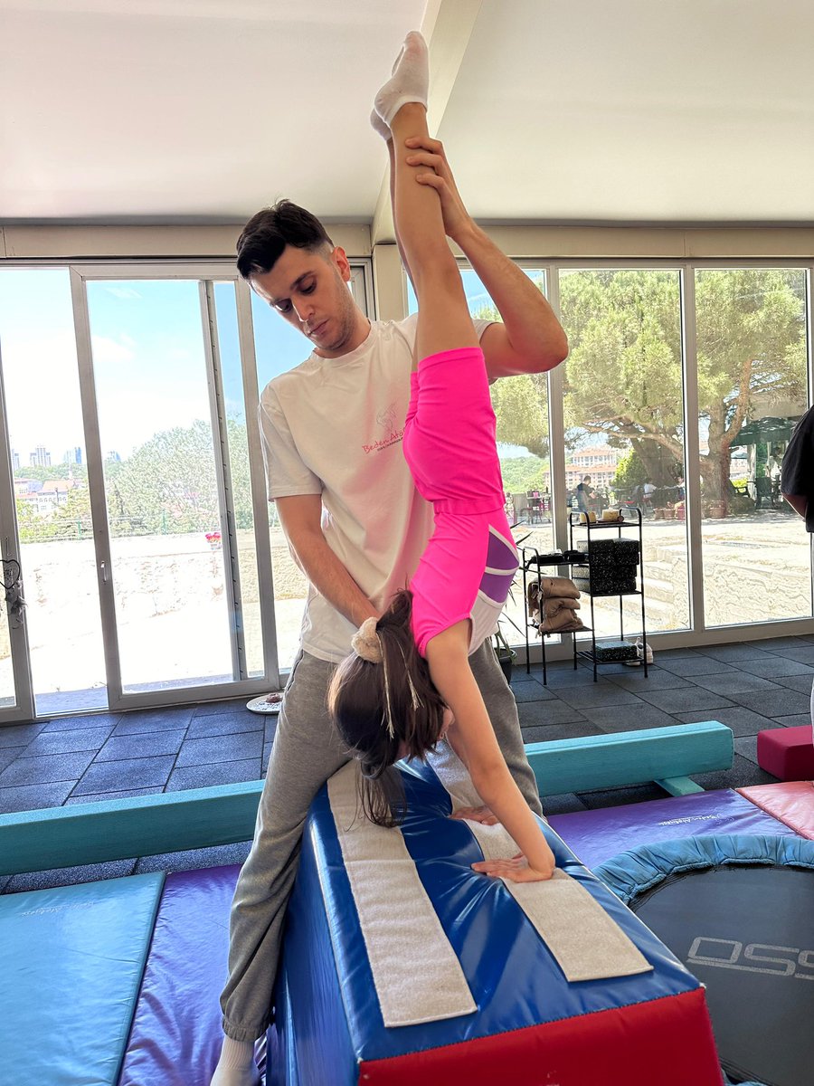 Yeni Haftaya Merhaba🎊

Cimnastik İle Başlayan Hafta🤸‍♂️

Spora Bahane Yok!

#cimnastik #esneklik #güç #sporcuolmak #bedenatölyesi #çocuk #spor #sağlık #kuvvet #dayanıklılık
#bedenatolyesi #çocuk #franchise #sporakademisi #etiler #tarabya #istinye #nişantaşı #erenköy #atasehir