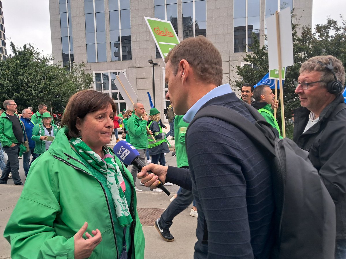 Meer dan 10.000 mensen solidar met alle getroffen werknemers in de industrie.