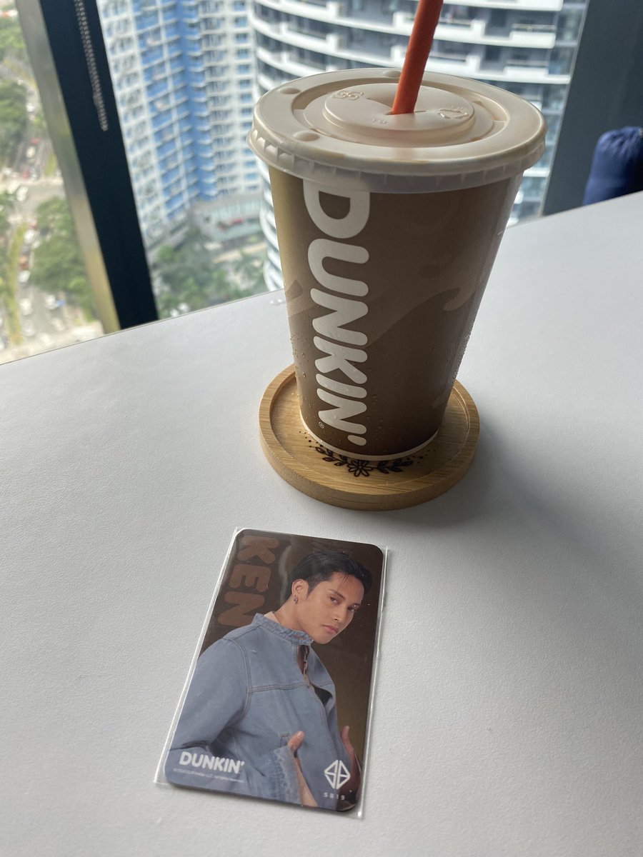 kenjisama97's tweet photo. Got my first Dunkin Ken pc 🥰🤎 di na po nasama yung bunwich kasi nakain na agad 🫢😂

@dunkinph @SB19Official @felipsuperior https://t.co/icC8RJRkBO