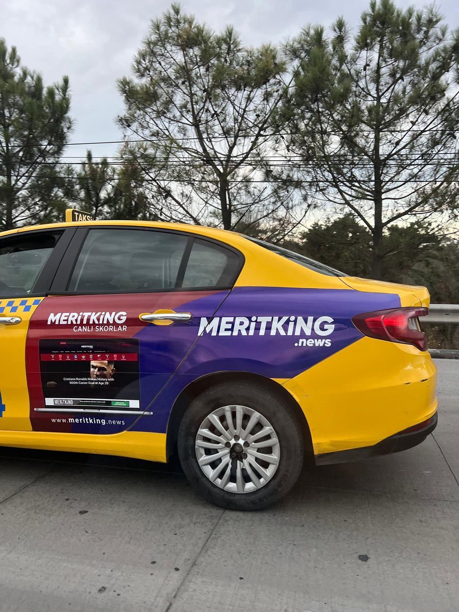 Aman aman taksiciler de yasa dışı bahis reklâmı veren firmadan sponsorluk almış :) Bu işin de peşini bırakma Hande :)