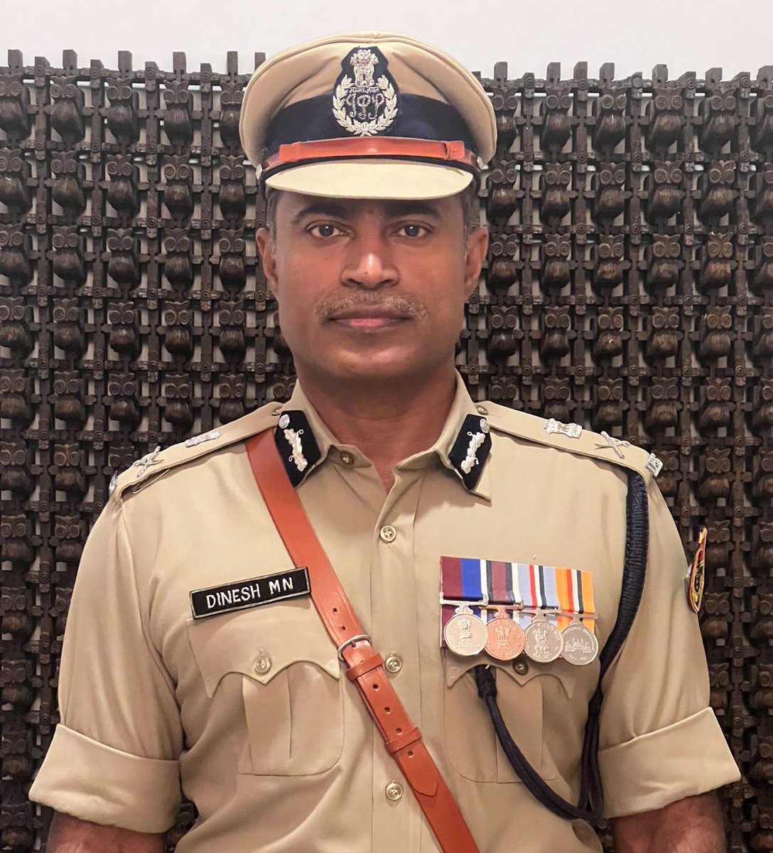 Manoj Meena (@manojmeena) on Twitter photo RPSC के चेयरमैन पद के लिए <a href="/DineshMNIPS1/">Dinesh MN IPS</a> जी जैसे ईमानदार व्यक्ति की जरूरत है।
जो RPSC की साख को ठीक कर सके। RPSC के चेयरमैन पद के लिए <a href="/DineshMNIPS1/">Dinesh MN IPS</a> जी जैसे ईमानदार व्यक्ति की जरूरत है।
जो RPSC की साख को ठीक कर सके।