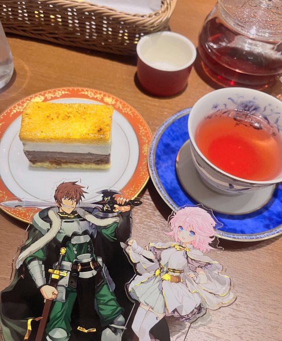 ランシルアクスタ買えてよかったのと可愛すぎるフロッピーTシャツようやく着れたのでみてみて……アリスソフトの初期ロゴ洋菓子の老舗名みたいでかわいい 