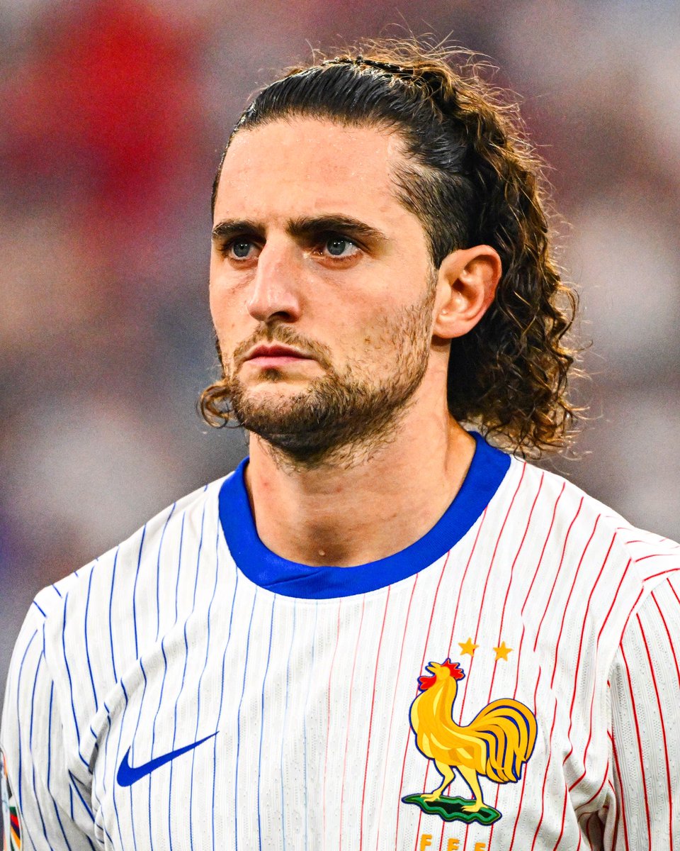 ActuFoot_'s tweet photo. 🚨 Adrien Rabiot 🇫🇷 s’entraînera dès mercredi avec l’OM sur la pelouse du Vélodrome à l’occasion d’un entrainement ouvert aux familles.

🗞️ @RMCsport https://t.co/hFqyD9xL0B
