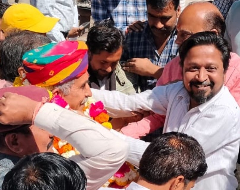 सिरोही जालौर सांचौर के लोकप्रिय सांसद महोदय श्रीमान लुंबा राम जी चौधरी को जन्मदिन की बहुत-बहुत हार्दिक शुभकामनाए
विकास रावल 
जिला सहसंयोजक BJP IT सिरोही <a href="/lumbaram64/">Lumbaram Choudhary</a> <a href="/Lumbarambjp/">BJP for Sanchore</a> <a href="/bjp_sirohi/">BJP Sirohi (मोदी का परिवार)</a> <a href="/BJP4Rajasthan/">BJP Rajasthan</a> <a href="/PMOIndia/">PMO India</a> <a href="/naren/">Narendra R</a>