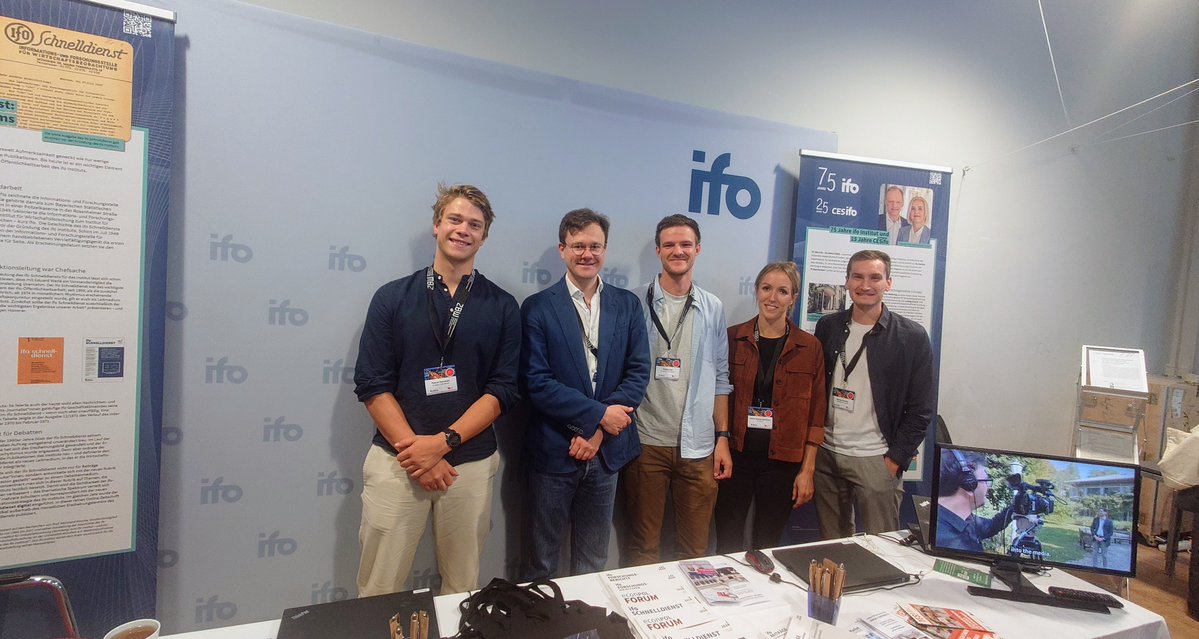 ifo Institut (@ifo_institut) on Twitter photo 📢Wir sind da, auf der #VfS_conference2024! Unsere Forschenden präsentieren ihre Projekte (👉ifo.de/upcoming-labou…). Und bei Kaffee versorgen wir Sie in unserer Exhibition mit allem rund ums ifo. Auf einen tollen Austausch! <a href="/P_Zamorski/">Pascal Zamorski</a> <a href="/philipp_heil1/">Philipp Heil</a> <a href="/Pierrepannie/">Manuel Pannier</a> <a href="/VfS_econ/">Verein für Socialpolitik</a> 📢Wir sind da, auf der #VfS_conference2024! Unsere Forschenden präsentieren ihre Projekte (👉ifo.de/upcoming-labou…). Und bei Kaffee versorgen wir Sie in unserer Exhibition mit allem rund ums ifo. Auf einen tollen Austausch! <a href="/P_Zamorski/">Pascal Zamorski</a> <a href="/philipp_heil1/">Philipp Heil</a> <a href="/Pierrepannie/">Manuel Pannier</a> <a href="/VfS_econ/">Verein für Socialpolitik</a>