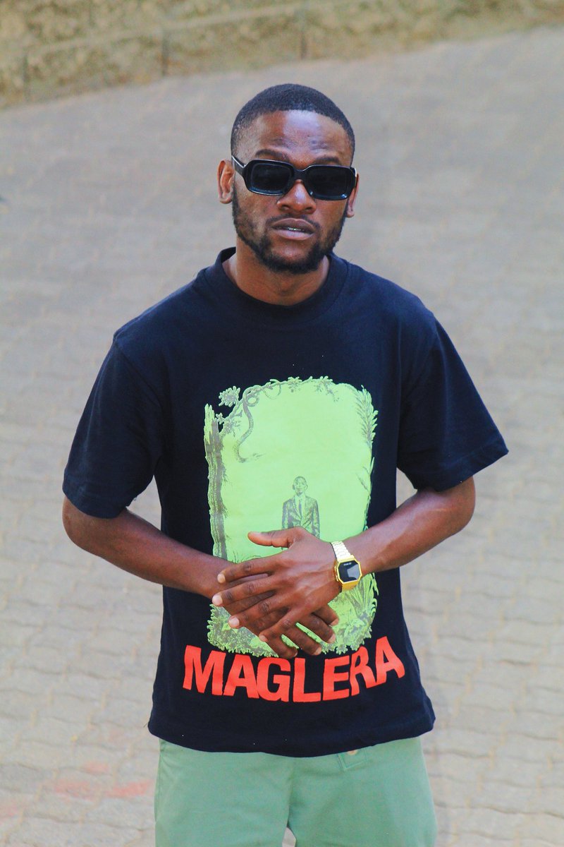 King_Straata's tweet photo. Taba e ke a mapara
bare mfano wa e reila ,
eh kere chomi o ya kae? 
> TWO SPIN NIGGA LAM'<

📸 : @lovey_the_photographer https://t.co/SNgzJDDlGw