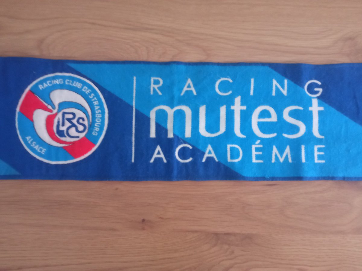 bufandafutstore's tweet photo. 🧣 Bufanda del Racing Club de Strasbourg (@RCSA). 

📣 ¡Solo una disponible! https://t.co/CWjOpRwSot