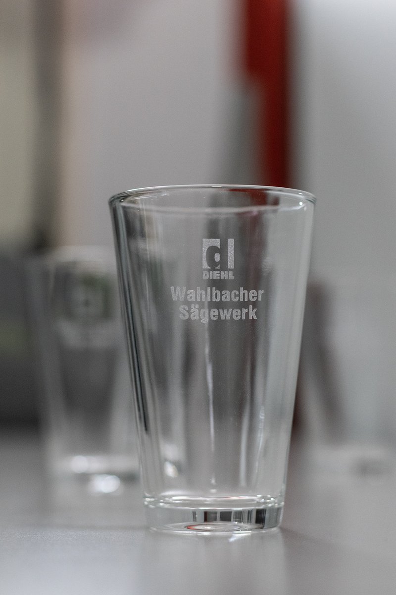 hdwmedia's tweet photo. Trinkgläser mit edler Lasergravur für das Sägerwerk Diehl in Burbach.

#siegen #siegenwittgenstein #etiketten #typenschilder #beschilderung #banner #planen #rollup #schild #werbemittel #werbegeschenke https://t.co/NemqJ2DCIC