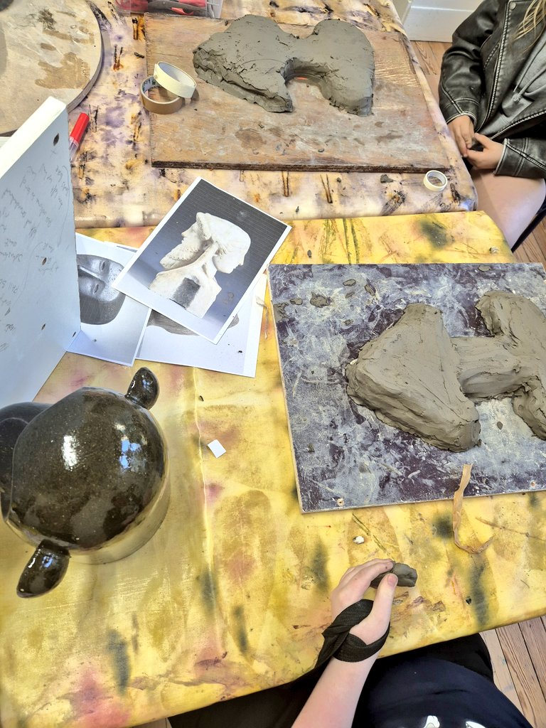 Last week we started a new Art Boss project at Sculpture House Collective. The group worked on their sculpture designs and learned first steps of sculpting. All excited to be back this Tuesday!   <a href="/cccmoll/">Marie</a> #renyouthservices #artbosspaisley