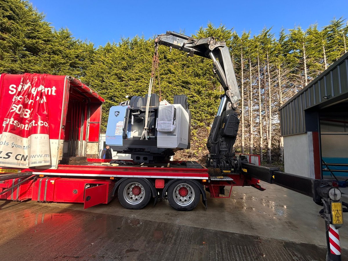 MillsCNC's tweet image. Delivering our machines day 🌇 and night 🌃 

#MillsCNC #LikeNoOneElse #DNSolutions #UKManufacturing #Deliveries
