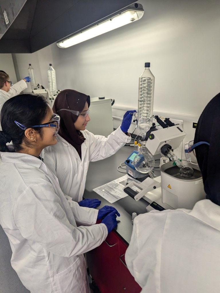 wicksixthform's tweet photo. 🧪 Y13 Chemistry students visited Sheffield Hallam University’s outreach labs this week. They synthesised cyclohexene from cyclohexanol, purified and analysed their samples.

See the full story and gallery here 👉 https://t.co/A7Tb0vw58u https://t.co/iU3EdTz2Td