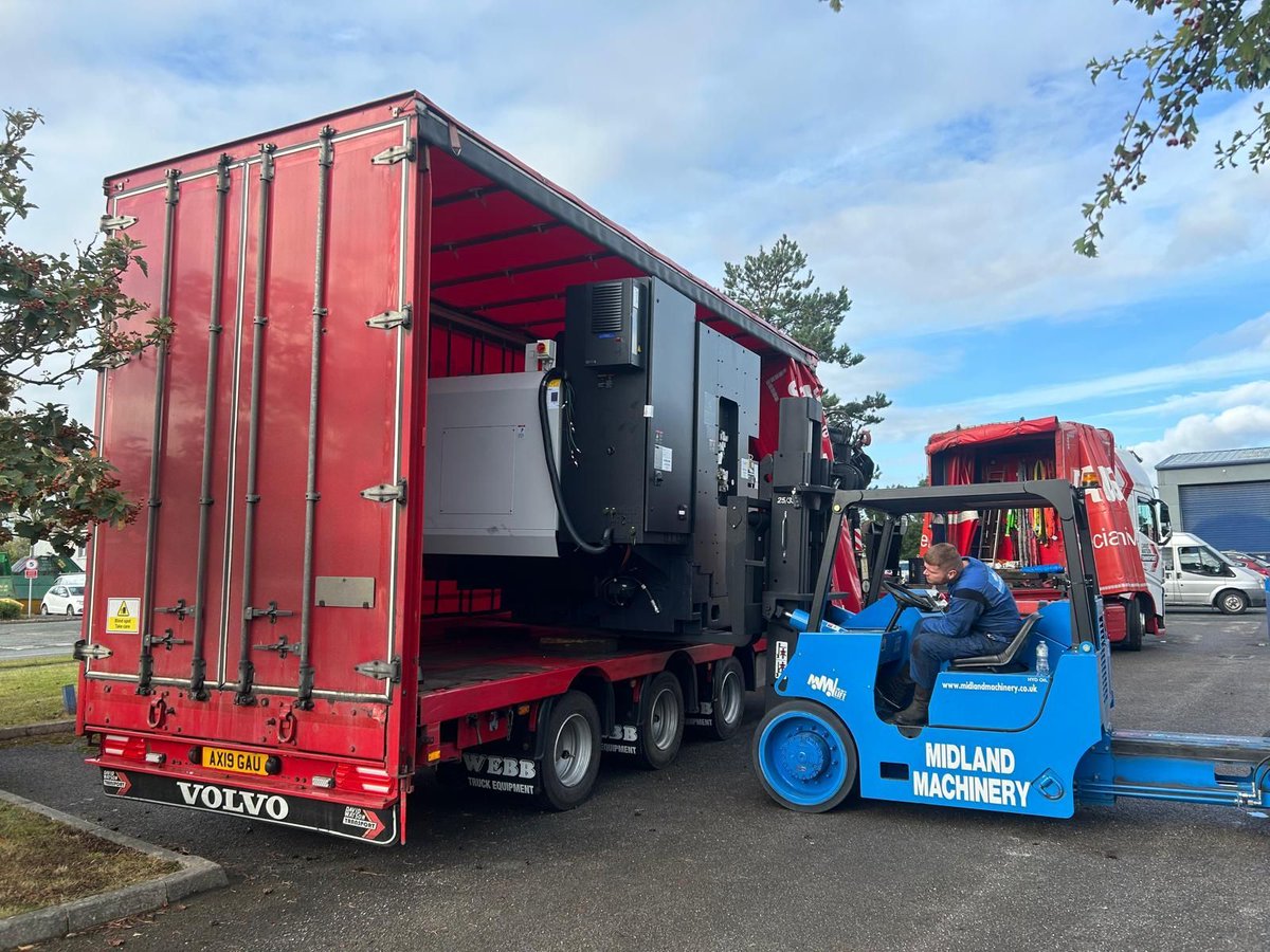 MillsCNC's tweet image. Delivering our machines day 🌇 and night 🌃 

#MillsCNC #LikeNoOneElse #DNSolutions #UKManufacturing #Deliveries