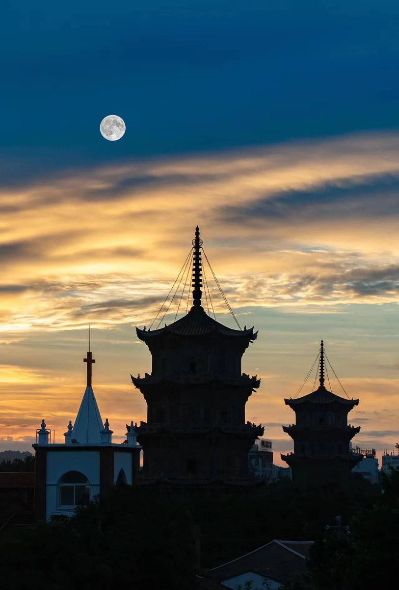 HolaFujian's tweet image. As the annual Mid-Autumn Festival approaches, the second "Super Moon" of the year will make its stunning appearance on September 18. #MidAutumnFestival #Mooncakes #Fujian #Quanzhou #China @QuanzhouEN @iQuanzhou @fujiantravel