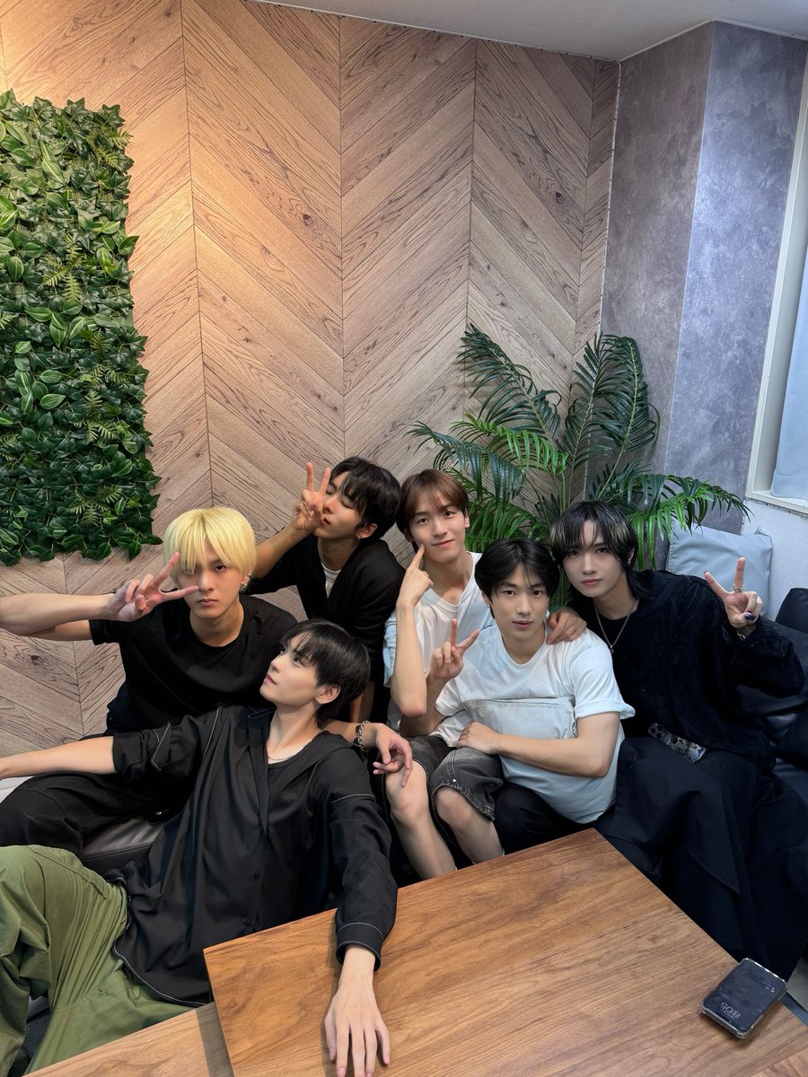 Celest1a_x's tweet photo. [#HAYATO]

Ste11a会いたい。
Ste11a보고싶다.

#Celest1a #셀레스티아 #セレスティア
#HAYATO #하야토 #ハヤト #兼村隼人 https://t.co/0IHb02SQ9D