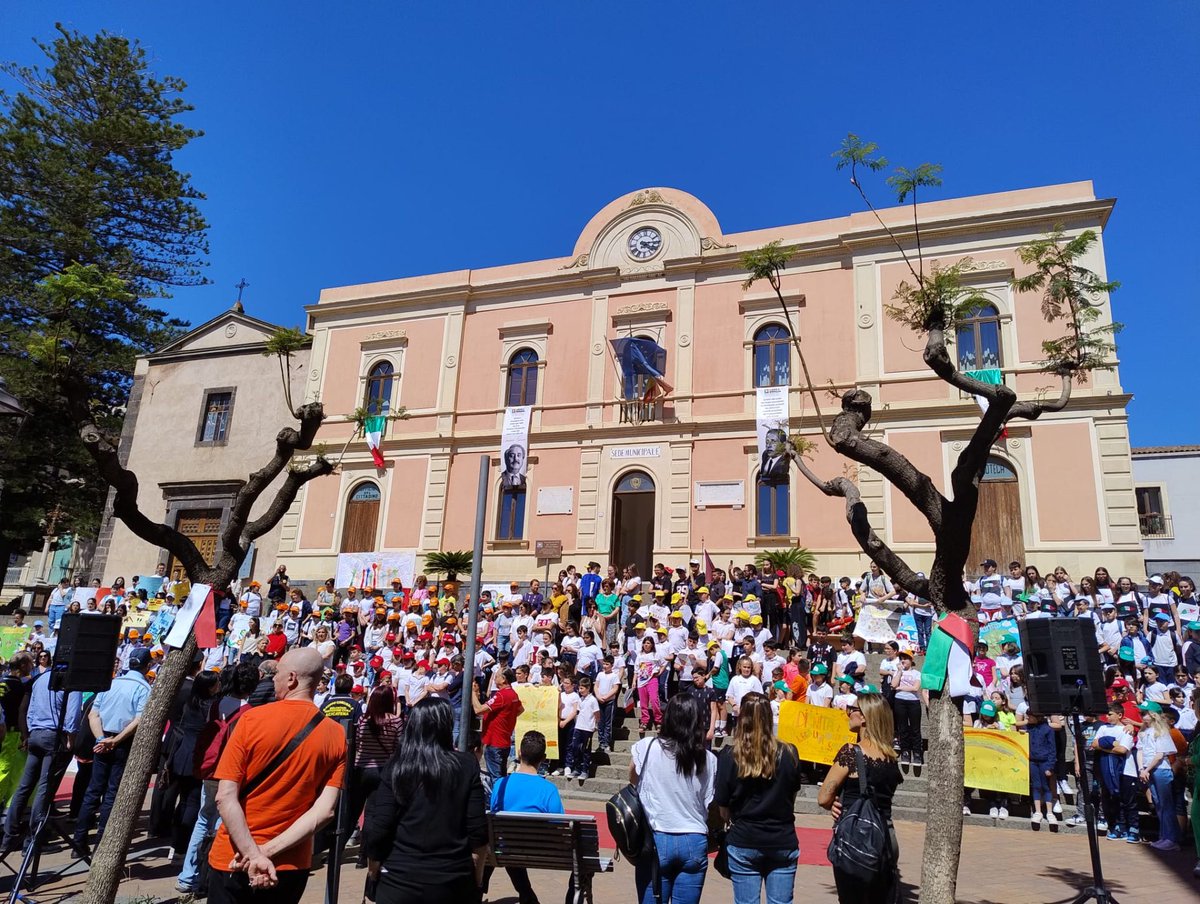 È promosso dal <a href="/csvetneo/">CSVE Centro di Servizio per il Volontariato Etneo</a> il convegno dal titolo “Trasformazioni: Volontariato in Azione” in programma Sabato 21 settembre a Catania, pensato come occasione di riflessione sul mondo dell'attivismo civico. L’incontro sarà preceduto da cinque laboratori.
👉vita.it/a-catania-volo…