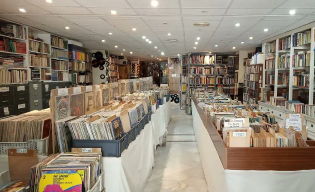 COMICS / VINILOS
¡Miles de referencias de todos los géneros y épocas!
#DeTodoenDonCecilio
Castilla, 95. Triana. Sevilla.
#Comic #Coleccionismo #comicsraros #comicsdescatalogados #comicsantiguos #comicsart #Comics #vinilo #vinilos #vinyls  
📷 bit.ly/2WHkoe7