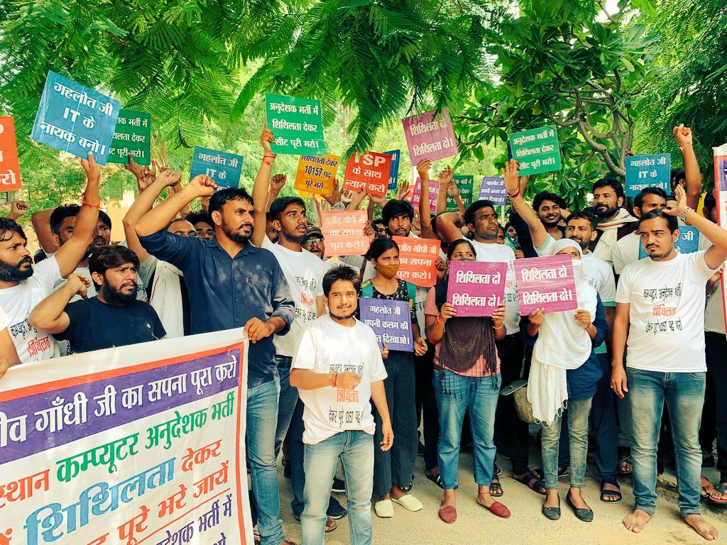 CSSRAJASTHAN's tweet photo. LDC 2018 में OBC/GEN के 603 पदो को जुड़वाने से लेकर कम्प्यूटर अनुदेशक शिथिलता आन्दोलन और BCI 528 की नियुक्ति में सबसे अहम योगदान निभाने वाले हमारे साथी  @mahijhunjhunu को जन्मदिवस की बहुत-बहुत शुभकामनाए 🎂🎂👑👑
@bharatbeniwal_ 
@TheDeepeshJJN 
@HANUMANKISAN 
@manojmeena https://t.co/V7mYP2Usqc