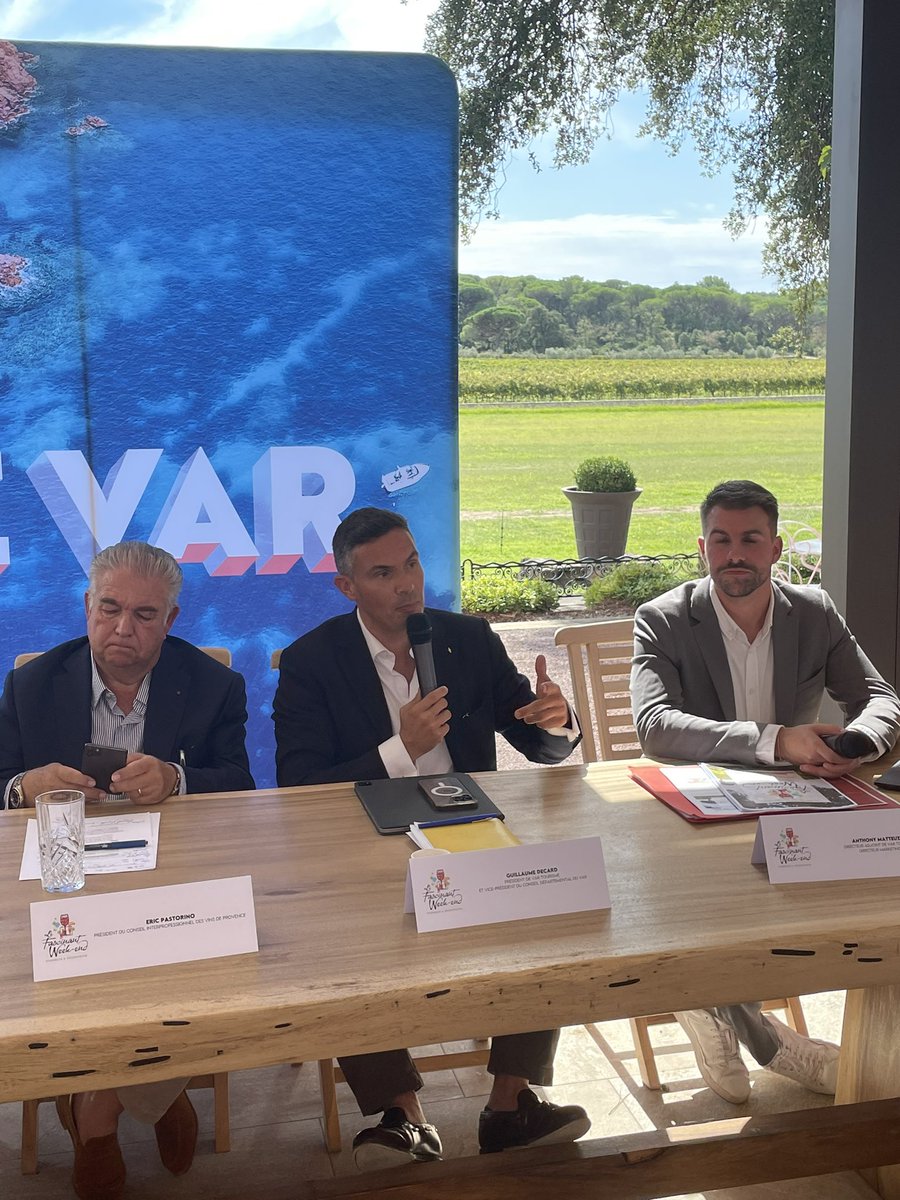 VarTourisme's tweet photo. [🔴 LIVE]

➡️ Suite et fin de notre conférence #presse sur le #FascinantWeekEnd au @closdesroses 

🍇 Un évènement co-piloté par @VarTourisme et le #CIVP du 17 au 20/10 sur 8 territoires du @Departement_Var avec plus de 150 expériences

➕d’infos sur https://t.co/nZYED2FKU8 https://t.co/5tLZEyhcCj