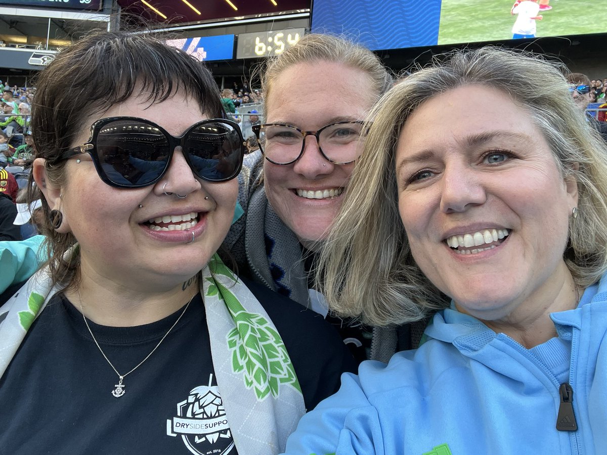 Femmes at yesterday match!  A win always makes us smile!  💙💚🩵