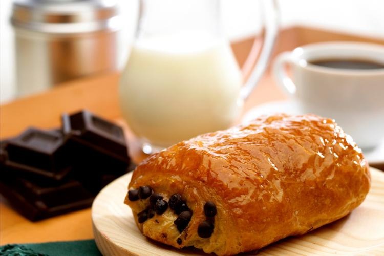 learnitalianpod's tweet photo. Buongiorno! Enjoy a saccottino, the perfect Italian breakfast pastry. Soft and flaky on the outside, rich and delicious on the inside. Which do you prefer, filled with chocolate, cream, or fruit preserves? ๐ฎ๐นโ๏ธ๐#SweetStart #ItalianBreakfast https://t.co/rBs7sTGqyI
