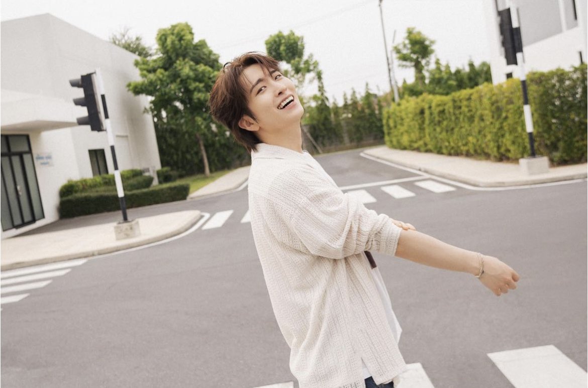 Thairath_Ent's tweet photo. สุขสันต์วันเกิดนะคะ #ยองแจ เจ้านากน้อยที่แสนสดใสของอากาเซ่ 

28 ขวบแล้ว แต่หล่อไม่พัก น่ารักไม่หยุดเลยน้าาาาาเตงงงง 🥰🥰🥰

HAPPY BIRTHDAY YOUNGJAE

#OurBestFriend_YoungjaeDay
#지금영재의눈이반짝_하늘의별보다더빛나
#영재 #YOUNGJAE
#ไทยรัฐออนไลน์
#Thairath_Ent https://t.co/9nUZDSeIu1