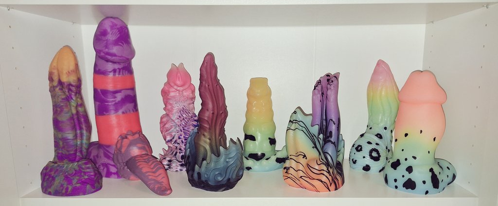 The next shelf is a bit of a mixed bag of froggies and purples 💜🐸💜

Orochi, Archer, and Winston's Tongue from <a href="/bad_dragon/">Bad Dragon</a>
Slaad from <a href="/PleasureForge/">Pleasure Forge -Next Drop- | 4/2 | 8PM EST</a>
Xitass from <a href="/Built_Up_Beasts/">Built Up Beasts</a>
Changeling and Chonk from <a href="/GroveFantasy/">Fantasy Grove</a>
Marrow from <a href="/MHTNMonsters/">Manhattan Monstrosities</a>
Bathys from <a href="/WyvernsVault/">Wyverns Vault - Drop Date in Bio</a>