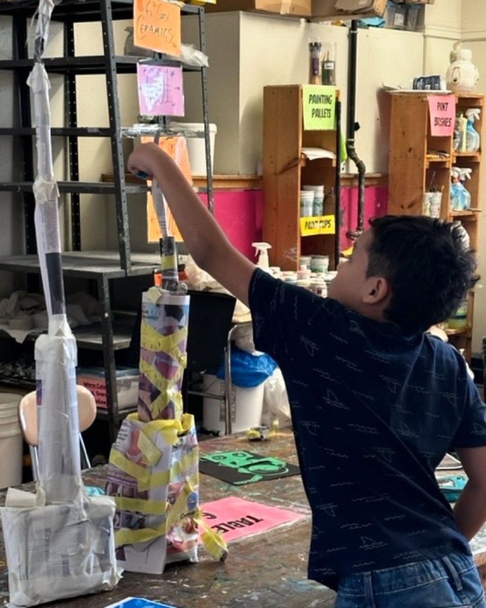 SuptCheng_CIOB's tweet image. Amazing to see Lyons 6th grade artists at @LyonsBklyn collaborating to recreate some of the world&apos;s most famous buildings using just newspaper and tape! Such a fun and creative architecture challenge! 🏢📰 #LyonsCommunity #TapeSculpture #ArchitectureChallenge @NYCSchools