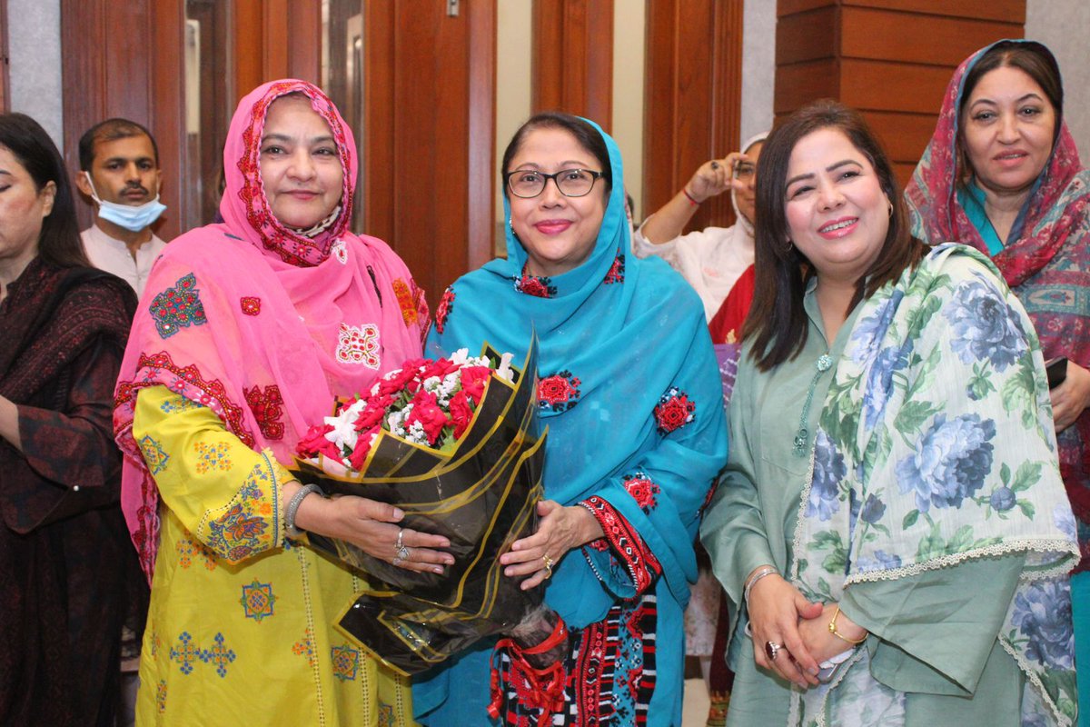 SaimaAgha17627's tweet image. Today&apos;s lunch hosted by Adi @FaryalTalpurPk Sahiba in honor of all members of the Provincial Assembly Sindh.

#mpasaimaagha #sportsandyouthaffairs #PPP