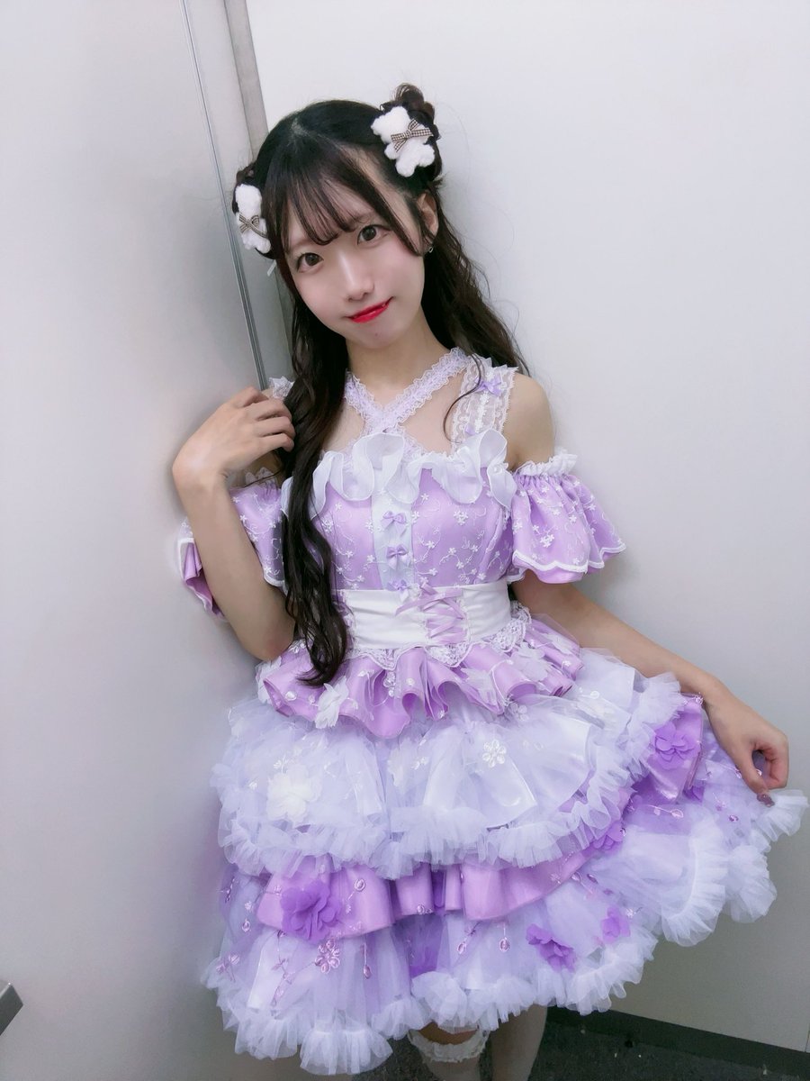 ひとまず！
ことね周年ライブ、無事終わりましたーっ✨
たくさんの方に応援してもらって楽しい空間を作れたのではないかと思います、、！

初お披露目のことねがデザイン&amp;製作した衣装はいかがでしたか？💜
ファンのみんなはもちろん、他のアイドルさんにも大好評でうれしかった🥺💓
感想はまた明日！