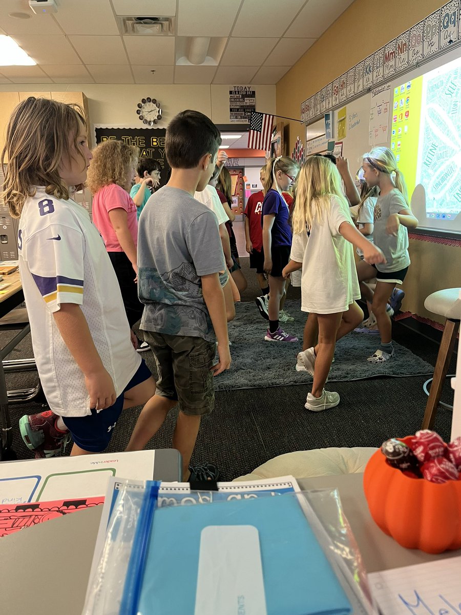 Starting off our Monday on the right foot! 
#OPSMakeTodayCount <a href="/MillbrookeMax/">Millbrooke Elementary</a>