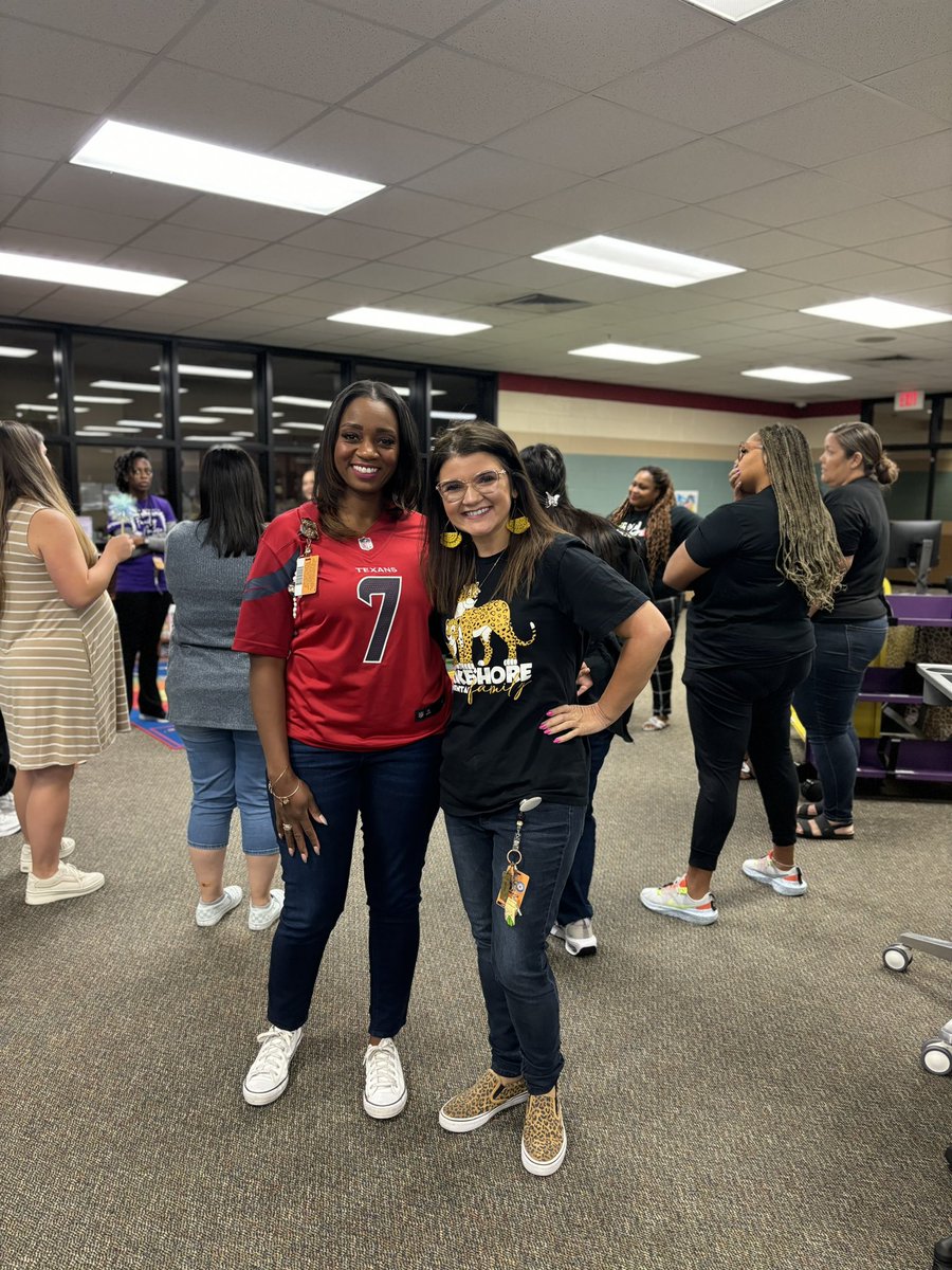 melcapuchina's tweet image. Want to know how to inspire and empower teachers? Ask @HumbleISD_LSE They did a thing! 🔥 💜 #RestorativePractices