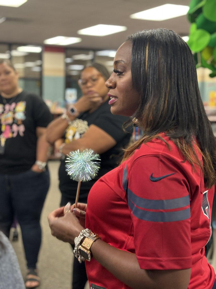 melcapuchina's tweet image. Want to know how to inspire and empower teachers? Ask @HumbleISD_LSE They did a thing! 🔥 💜 #RestorativePractices