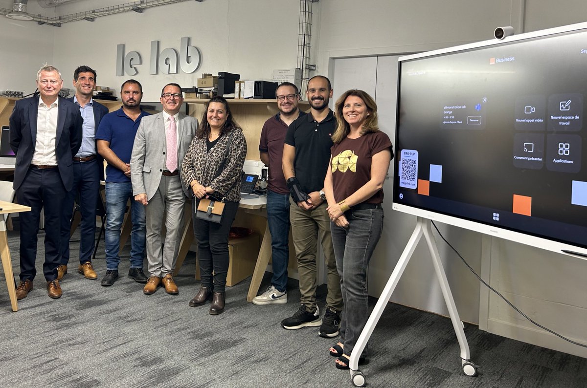 OrangeCorse's tweet image. Les équipes @OrangeCorse ont accueilli ce jour @M3Ecorsica @pays_ajaccien @ChrisMondoloni pour visiter notre nouveau siège social 
Au programme : découverte de notre site, des espaces collaboratifs, notre Lab innovations, nos systèmes de visio
#SolutionsDigitales
#Collectivités